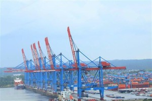 Một cụm cảng bốc dỡ hàng tại thành phố Hamburg (Đức). (Ảnh: Mạnh Hùng/TXTVN)
