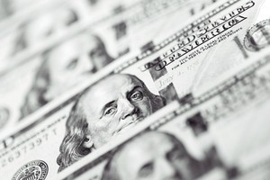 USD tăng giá mạnh khiến gánh nặng nợ vay của nhiều quốc gia châu Á thêm nặng nề.