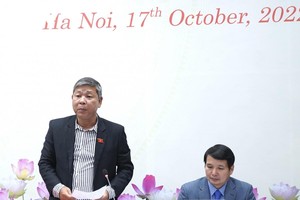 Phó Chủ nhiệm Ủy ban Xã hội của Quốc hội Nguyễn Hoàng Mai thông tin về vấn đề tăng lương cơ sở cho công chức, viên chức.