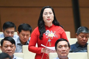 Đại biểu Nguyễn Thị Thuỷ (Bắc Kạn ) tham gia thảo luận.