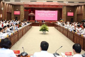 Hội nghị lần thứ 10, Ban chấp hành Đảng bộ Thành phố Hà Nội xem xét, thảo luận nhiều vấn đề quan trọng của Thành phố. (Ảnh: Thanh Hải)