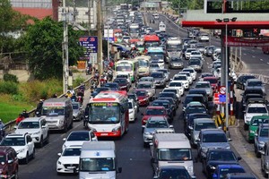 Hạ tầng giao thông Vùng Đông Nam Bộ dù đã được đầu tư hiện đại, đồng bộ nhưng chưa theo kịp nhu cầu