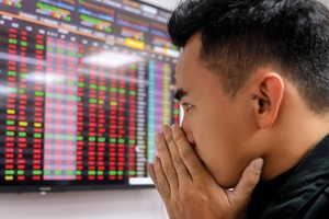 Thị trường chứng khoán lao dốc là một trong những nguyên nhân khiến nhiều doanh nghiệp gặp khó khăn trong việc huy động vốn.