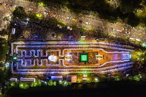 Sự kiện xác lập kỷ lục “Bàn tiệc dài nhất châu Á” mở màn mùa Hè 2022 bùng nổ của người dân miền Trung.