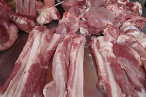 Giá lợn hơi trên cả nước có xu hướng giảm từ nửa cuối tháng 11/2022 do sức mua trên thị trường yếu.