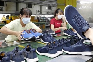 Nhờ Hiệp định EVFTA ngành da giày duy trì được xuất khẩu vào thị trường EU. (Ảnh: Trần Việt/TTXVN)