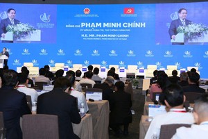 Diễn đàn Kinh tế Việt Nam năm 2022 được tổ chức tại TP.HCM với chủ đề "Xây dựng nền kinh tế độc lập, tự chủ gắn với hội nhập kinh tế sâu rộng trong tình hình mới".