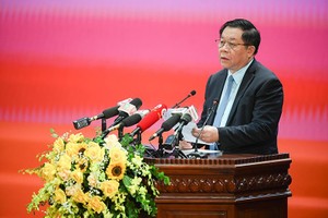 Bí thư Trung ương Đảng, Trưởng Ban Tuyên giáo Trung ương Nguyễn Trọng Nghĩa trình bày tham luận: “Chủ trương, đường lối của Đảng và một số định hướng hoàn thiện thể chế, chính sách, phát huy nguồn lực xây dựng nền văn hóa Việt Nam “dân tộc, dân chủ, nhân văn và khoa học”.