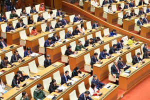 Nội dung thứ tư trong kỳ họp bất thường lần thứ 2 là vấn đề tài chính, ngân sách nhà nước.