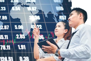 2023: Sóng thần hay sóng lăn tăn?