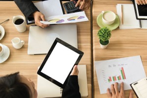 Các doanh nghiệp nỗ lực thu gọn quy mô nhân sự để cầm cự qua khó khăn.