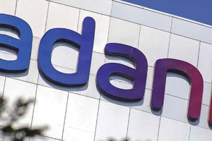 Giá trị vốn hóa nhóm cổ phiếu thuộc Adani Group “bốc hơi” hơn 110 tỷ USD sau hơn 1 tuần.