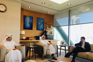 Thứ trưởng Phạm Quang Hiệu trao đổi với lãnh đạo Trung tâm Tài chính Quốc tế Dubai (DIFC)