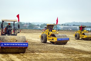 Thi công Dự án nâng cấp, mở rộng Sân bay Điện Biên. Ảnh: An Chi - Báo Điện Biên Phủ.