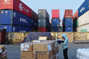 Vận tải là một phần quan trọng của nền kinh tế toàn cầu, với 11 tỷ tấn hàng hóa được vận chuyển mỗi năm.