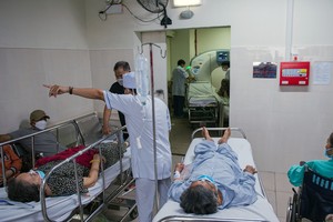 Phải bảo đảm đủ thuốc, vật tư y tế phục vụ khám, chữa bệnh bảo hiểm y tế cho người dân