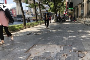 Nhiều tuyến phố lát đá tại Hà Nội nhanh chóng xuống cấp sau thời gian ngắn sử dụng.