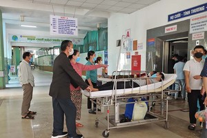 Người dân đến khám, chữa bệnh tại Bệnh viện Đà Nẵng Ảnh: T.C.