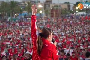 Ứng cử viên Thủ tướng của Đảng Vì nước Thái Paetongtarn Shinawatra diễn thuyết trước người ủng hộ. Nguồn: ThaiPBS.