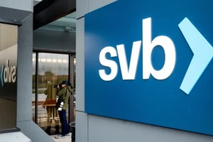Biển hiệu ngân hàng SVB tại thành phố Santa Clara, California, Mỹ.