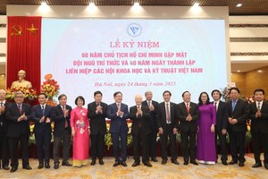 Tổng Bí thư Nguyễn Phú Trọng và đại diện Liên hiệp các Hội Khoa học và Kỹ thuật Việt Nam và các trí thức.