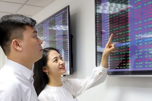 Nhóm ngành chứng khoán và bất động sản thường có phản ứng nhanh nhạy với thông tin hạ lãi suất.