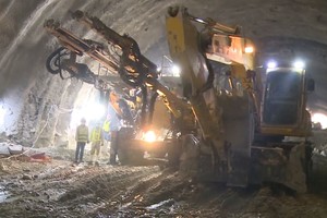 Thi công hạng mục hầm Núi Vung thuộc Dự án cao tốc Cam Lâm - Vĩnh Hảo.