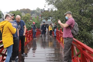 Chính sách thị thực là một trong những “nút thắt” thu hút du khách quốc tế vào Việt Nam.