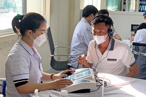 Với ưu thế về thu nhập, môi trường làm việc..., y tế tư nhân đang hút nguồn lực quan trọng của cơ sở y tế công.