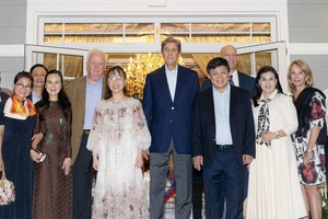 Ngài John Kerry, cựu Ngoại trưởng Mỹ, hiện là đặc phái viên của Tổng thống Joe Biden đóng vai trò tích cực trong chương trình hợp tác của Boeing với Vietjet.