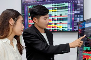 Thị trường đang hình thành vùng đáy dài hạn, không còn nguy cơ lao dốc, nhưng nhà đầu tư vẫn có tâm lý nghi ngờ.