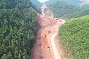 Thi công tuyến đường 342 qua địa bàn huyện Ba Chẽ.