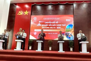 Lãnh đạo Bộ Thông tin và Truyền thông, Bộ Khoa học và Công nghệ và lãnh đạo tỉnh Hậu Giang thực hiện nghi thức khai mạc Tuần lễ Chuyển đổi số và Khởi nghiệp đổi mới sáng tạo - Mekong Delta 2023.