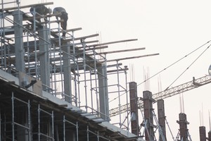 Tình trạng nợ đọng khiến các nhà thầu xây dựng như Hòa Bình càng làm càng lỗ.