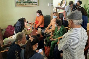 Nhiều trái chủ nộp đơn kêu cứu tại cơ quan công an TP.HCM là người già đã bạc phơ mái tóc.