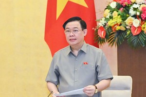 Chủ tịch Quốc hội Vương Đình Huệ phát biểu tại phiên họp.