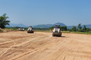 Bình Định kiến nghị gỡ vướng vật liệu thi công dự án cao tốc