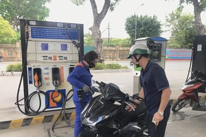 Một điểm bán xăng của Petrolimex. (Ảnh: Đức Duy/Vietnam+).