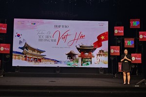 Bà Tạ Thị Hương, Giám đốc Công ty cổ phần truyền thông Shining Media – đơn vị thực hiện thông tin tại buổi họp báo.