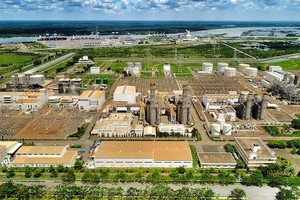 Nhà máy Điện Phú Mỹ 3 và Phú Mỹ 2.2 trong Trung tâm Điện lực Phú Mỹ khi được chuyển giao về cho Việt Nam sẽ phải dùng khí LNG nhập khẩu để phát điện, có giá cao gấp 1,5 lần so với nguồn khí tự nhiên trong nước do nguồn khí trong nước này đã được bán cho các hộ sử dụng khác.