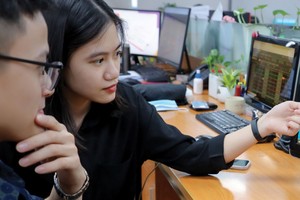 Nhóm cổ phiếu chứng khoán và bất động sản đang thu hút dòng tiền.