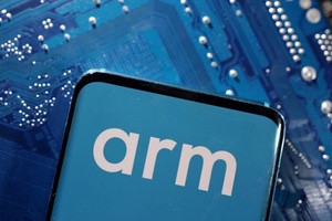 Trong năm tài chính kết thúc vào ngày 31/3/2023, doanh thu của Arm giảm còn 2,68 tỷ USD, chủ yếu do doanh số bán điện thoại thông minh toàn cầu đi xuống. Ảnh: Reuters.