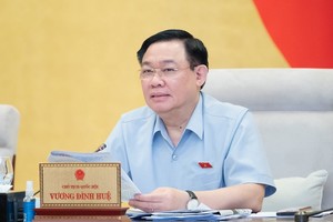 Chủ tịch Quốc hội Vương Đình Huệ phát biểu tại phiên thảo luận.