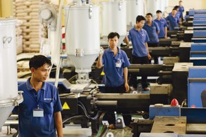 Đầu ra ra lớn nhất của ngành nhựa là ngành hàng tiêu dùng và xây dựng đang có dấu hiệu phục hồi.