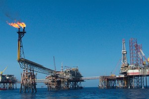 Nhiều ngành thấp thỏm với giá dầu