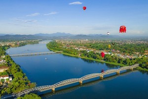 Thừa Thiên Huế phấn đấu trở thành một trong những điểm đến du lịch hàng đầu của Việt Nam và khu vực Đông Nam Á.