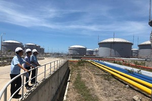 Nhập khẩu xăng dầu trong tháng 8 tăng vọt lên 1 tỷ USD.