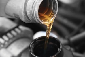 Giá dầu tại châu Âu tăng vọt sau khi Nga cấm xuất khẩu mặt hàng này