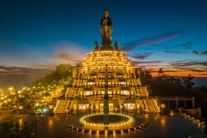 Núi Bà Đen là điểm đến mang tính biểu tượng tại Tây Ninh. Ảnh: Nguyễn Minh Tú.