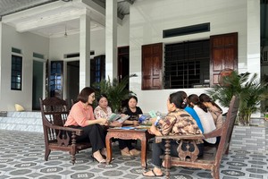 Tham gia CLB Vườn rau an sinh, các hội viên phụ nữ tại xã Tượng Sơn (tỉnh Hà Tĩnh) ngày càng hiểu rõ, tin tưởng, yên tâm, tích cực tham gia BHXH tự nguyện.